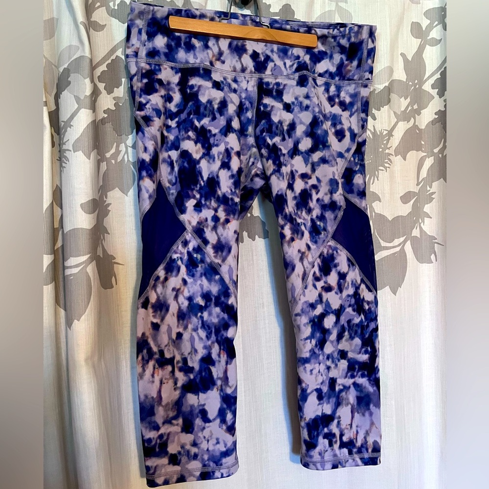 SOLD-ON Workout Capris w/Mesh Cutout